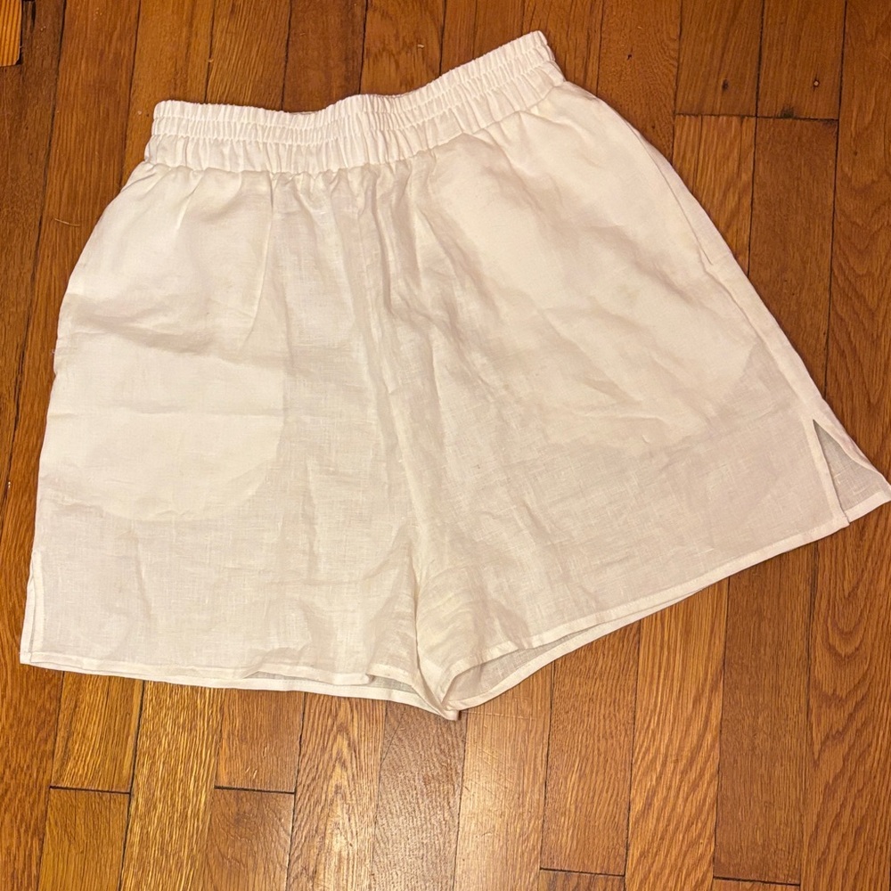 White linen shorts from boutique brand Italic, Size small